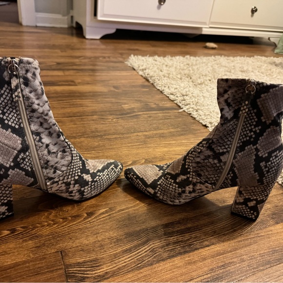 Steve Madden Snake Skin Boots - Picture 4 of 8